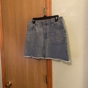 Popsugar Size 12 Light Wash Above-Knee Denim Skirt w/Raw Hem - EUC